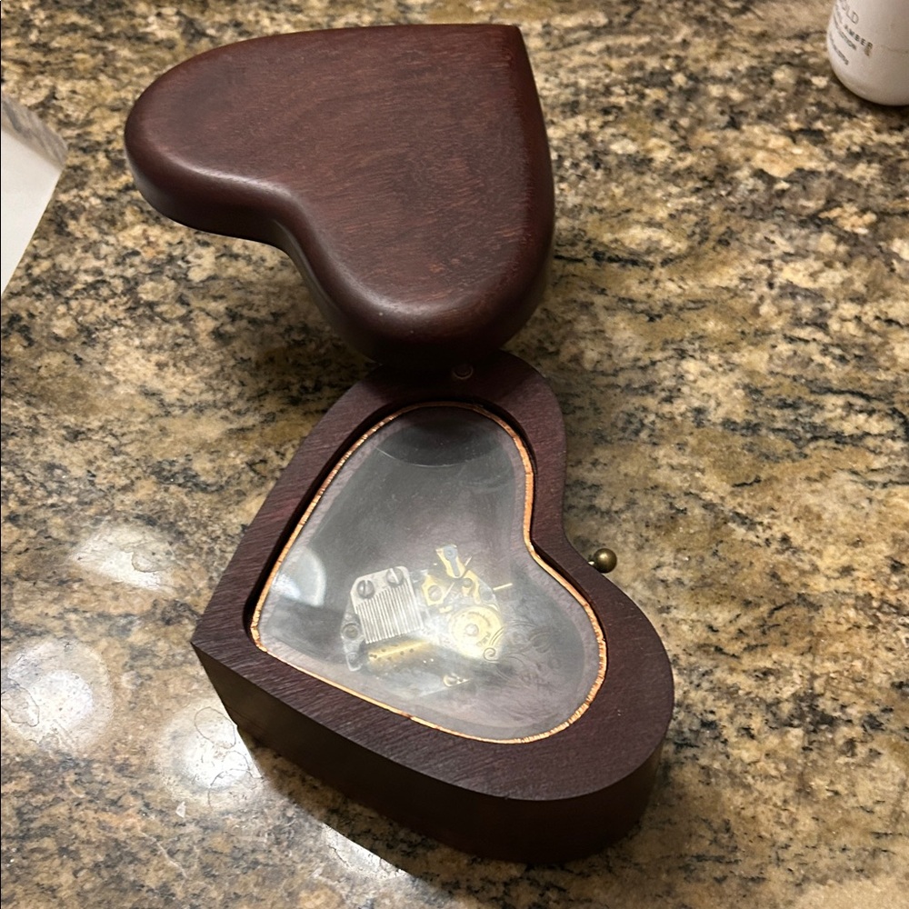 Vintage 1984 Elegant Heart-Shaped Wooden Music Box